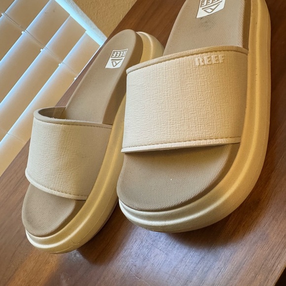 Reef Cream/Beige Slide Sandals Women’s Sz 6 - Picture 4 of 8